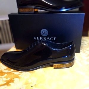 ⚫️ AUTHENTIC Versace Patent Leather Men's Shoes. Gold hardware. Size 12. ⚫️